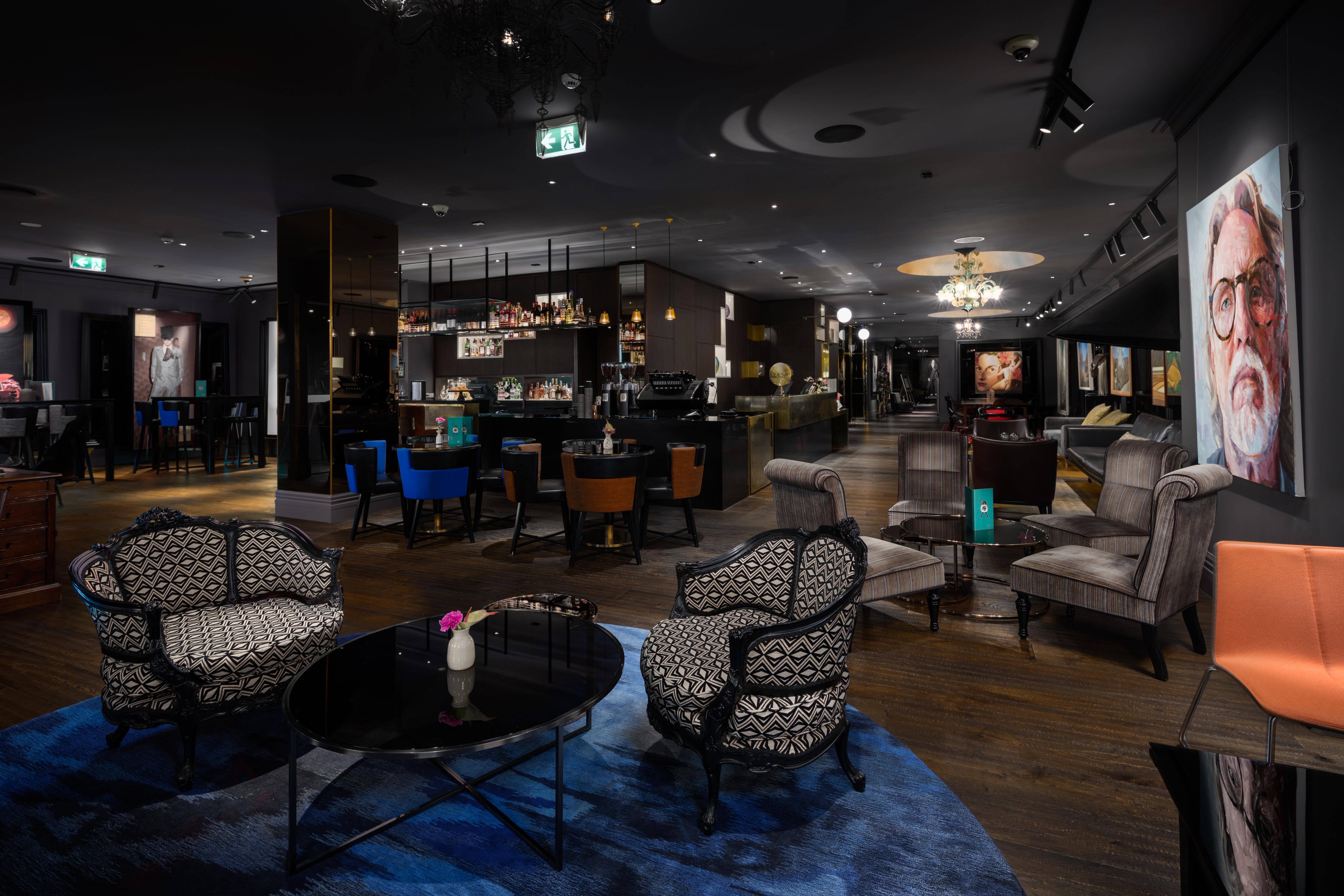 คิวที เวลลิงตัน อพาร์ตเมนต์ Hotel ภายนอก รูปภาพ The Lounge at London Heathrow Airport